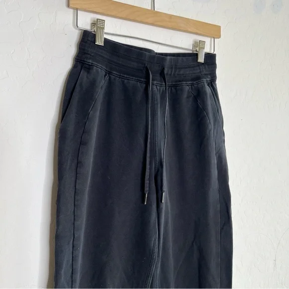 Lululemon Scuba Jogger in Black - Picture 4 of 8